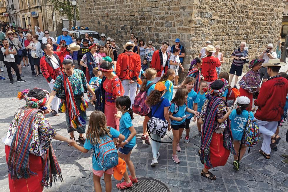 Los grupos folkóricos ofrecerán más de 50 actuaciones en distintos escenarios, que convertirán a la ciudad en un escenario con permanente actividad
