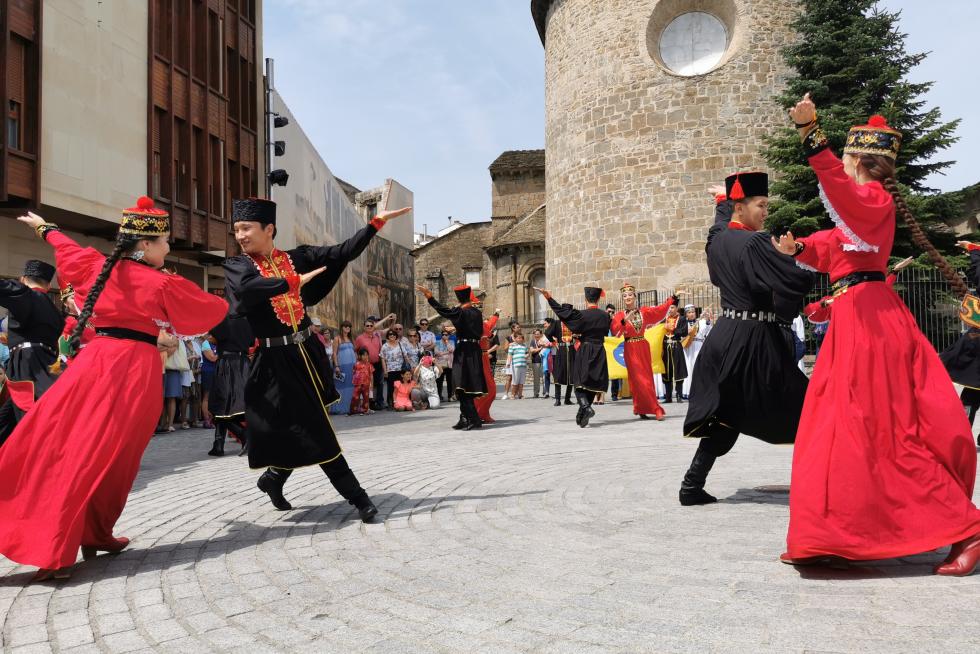 Los grupos folkóricos ofrecerán más de 50 actuaciones en distintos escenarios, que convertirán a la ciudad en un escenario con permanente actividad