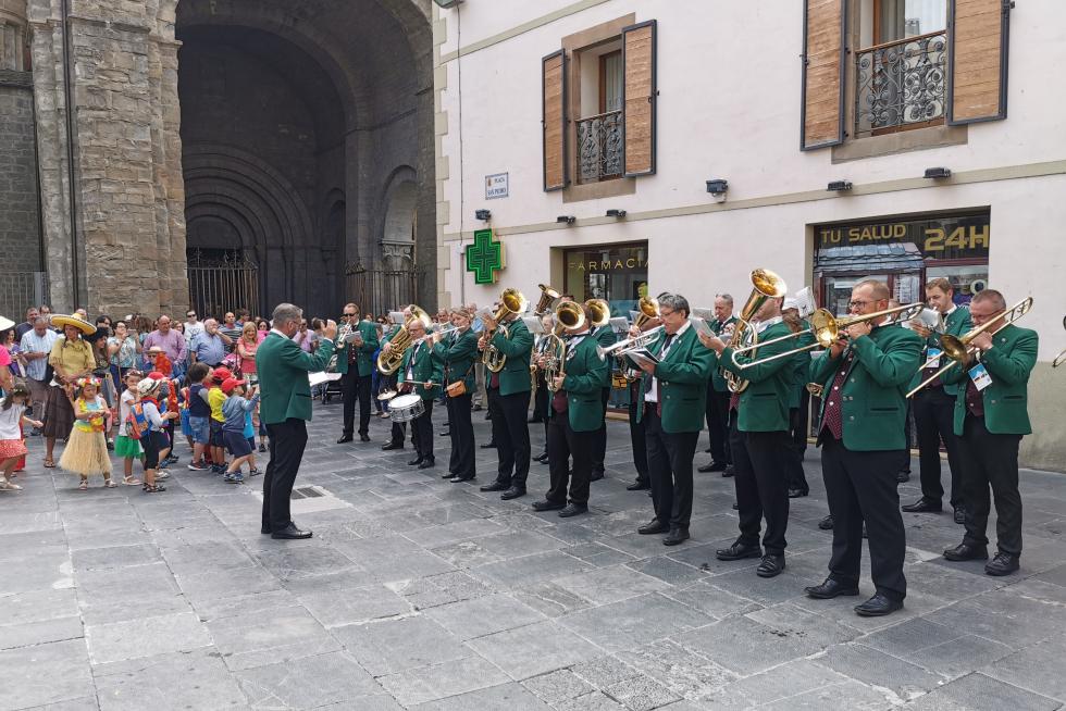 Los grupos folkóricos ofrecerán más de 50 actuaciones en distintos escenarios, que convertirán a la ciudad en un escenario con permanente actividad
