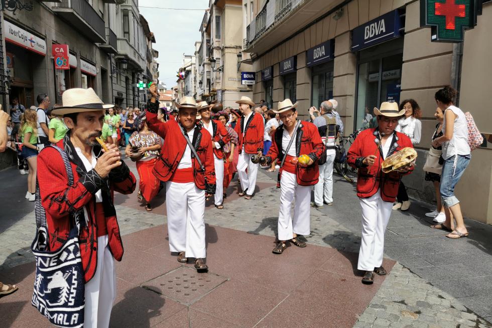 Los grupos folkóricos ofrecerán más de 50 actuaciones en distintos escenarios, que convertirán a la ciudad en un escenario con permanente actividad