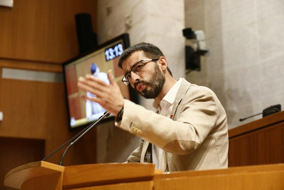 Invervención de Alvaro Sanz (IU) en las Cortes en el debate de investidura de Lambán.