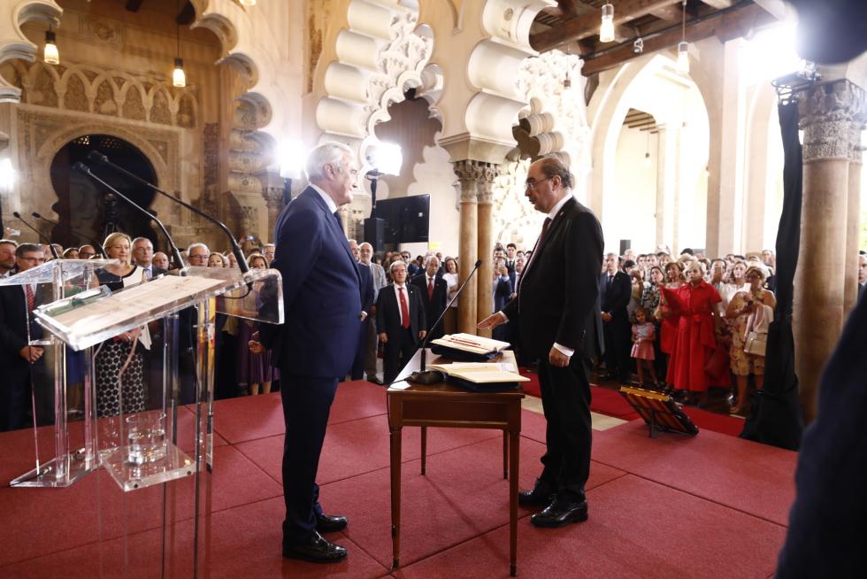 Acto de investidura del socialista Javier Lambán como presidente de Aragón