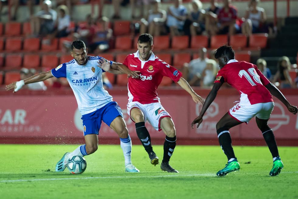 El Real Zaragoza remonta ante el Nástic.