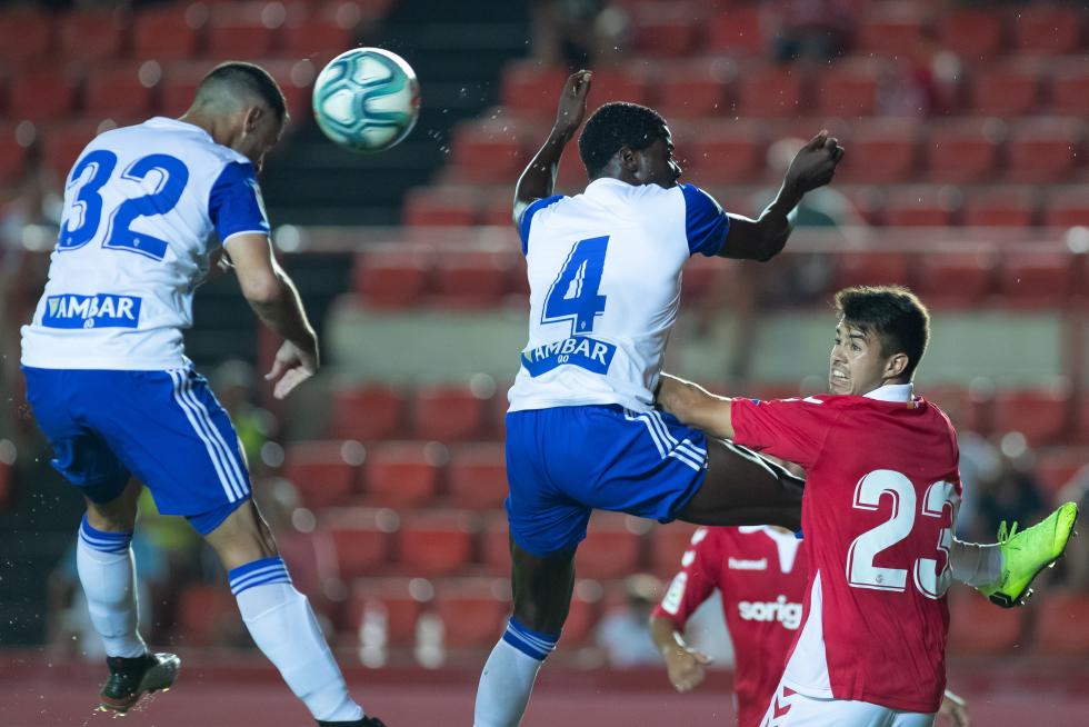 El Real Zaragoza remonta ante el Nástic.