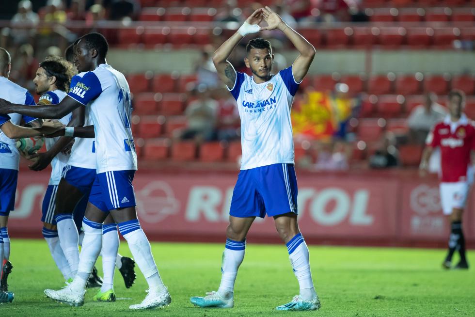 El Real Zaragoza remonta ante el Nástic.