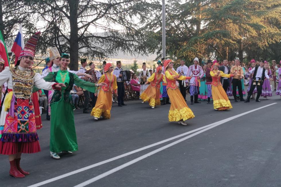 Última jornada del Festival Folklórico de los Pirineos.
