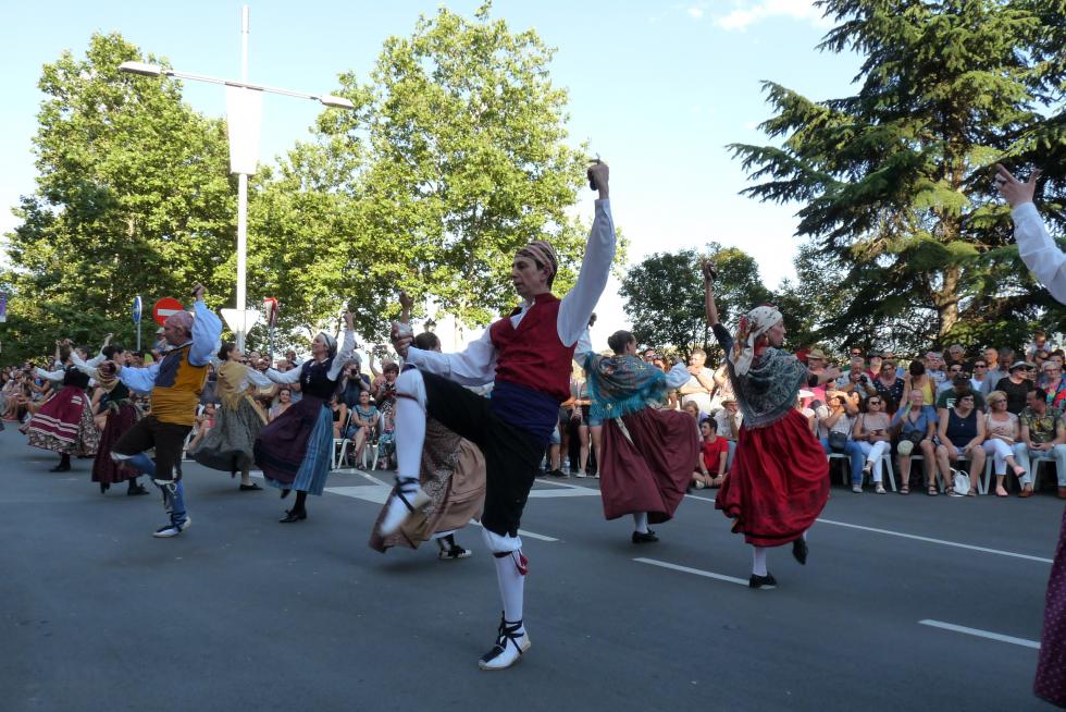 Última jornada del Festival Folklórico de los Pirineos.