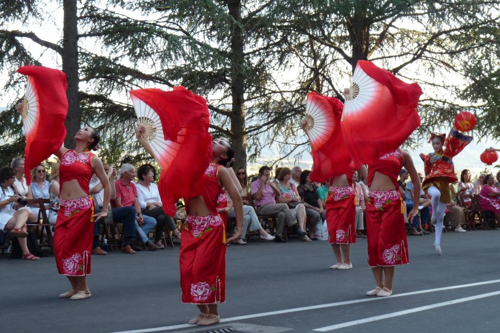 Última jornada del Festival Folklórico de los Pirineos.