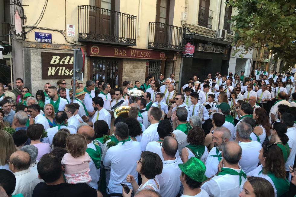 Llega la Banda de Música de Huesca, indispensable en este 10 de agosto, y se lleva la enésima ovación de la mañana.