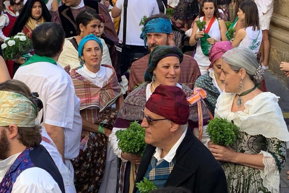 Los mejores trajes para acompañar al santo en la procesión.