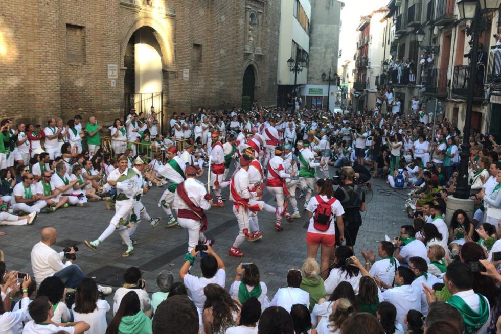 Sigue en directo la primera actuación de los Danzantes de Huesca.