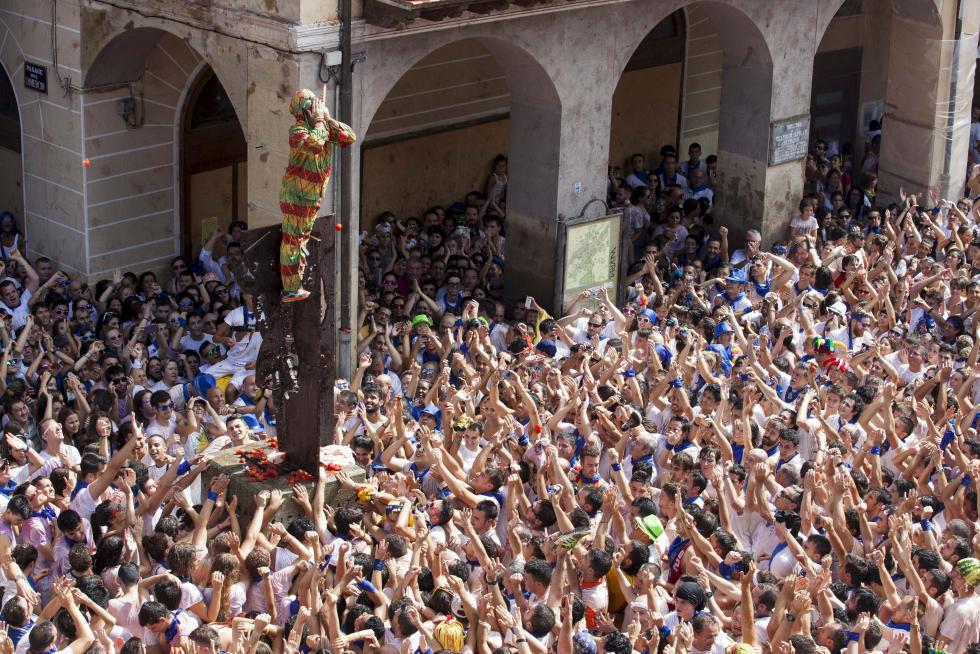 Imágenes del Cipotegato en las Fiestas de Tarazona de ediciones anteriores