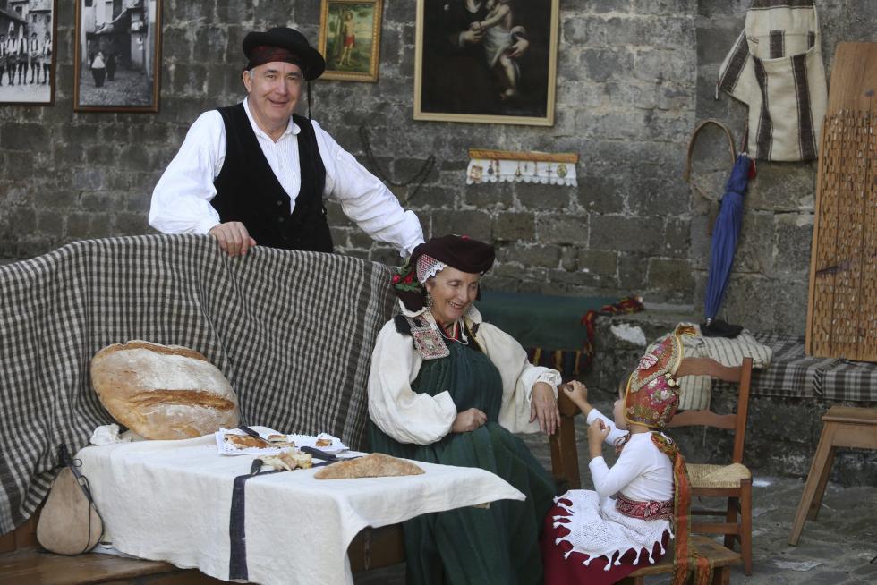 Fotos del Traje Típico Ansotano