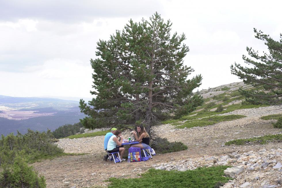 Llegada de la etapa de la Vuelta a España al Observatorio Astrofísico de Javalambre. Ambiente en las proximidades de meta