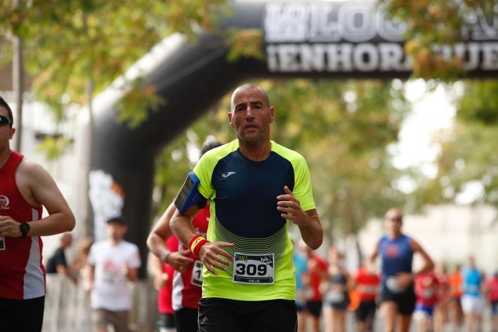 Unas 400 personas han participado en la 4K que se ha celebrado este domingo por la mañana en Zaragoza.