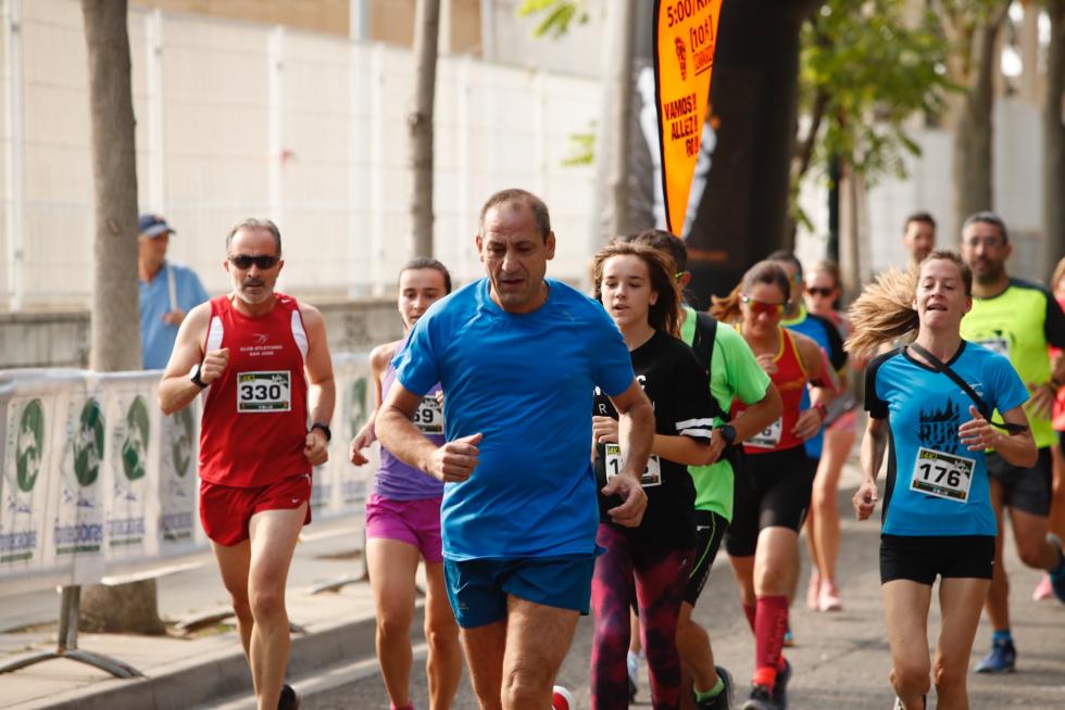Unas 400 personas han participado en la 4K que se ha celebrado este domingo por la mañana en Zaragoza.