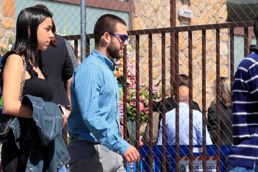 2.000 personas, acudieron al tanatorio de Cercedilla, donde fue instalada la capilla ardiente de Blanca, para dar el último adiós a la exdeportista encontrada muerta el jueves después de once días desaparecida.
