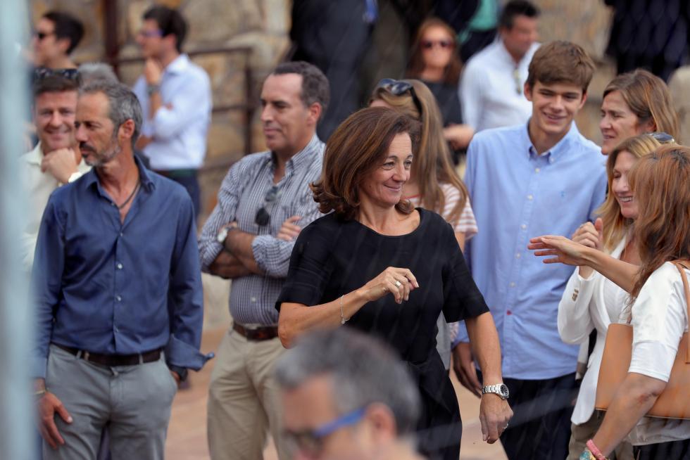 2.000 personas, acudieron al tanatorio de Cercedilla, donde fue instalada la capilla ardiente de Blanca, para dar el último adiós a la exdeportista encontrada muerta el jueves después de once días desaparecida.