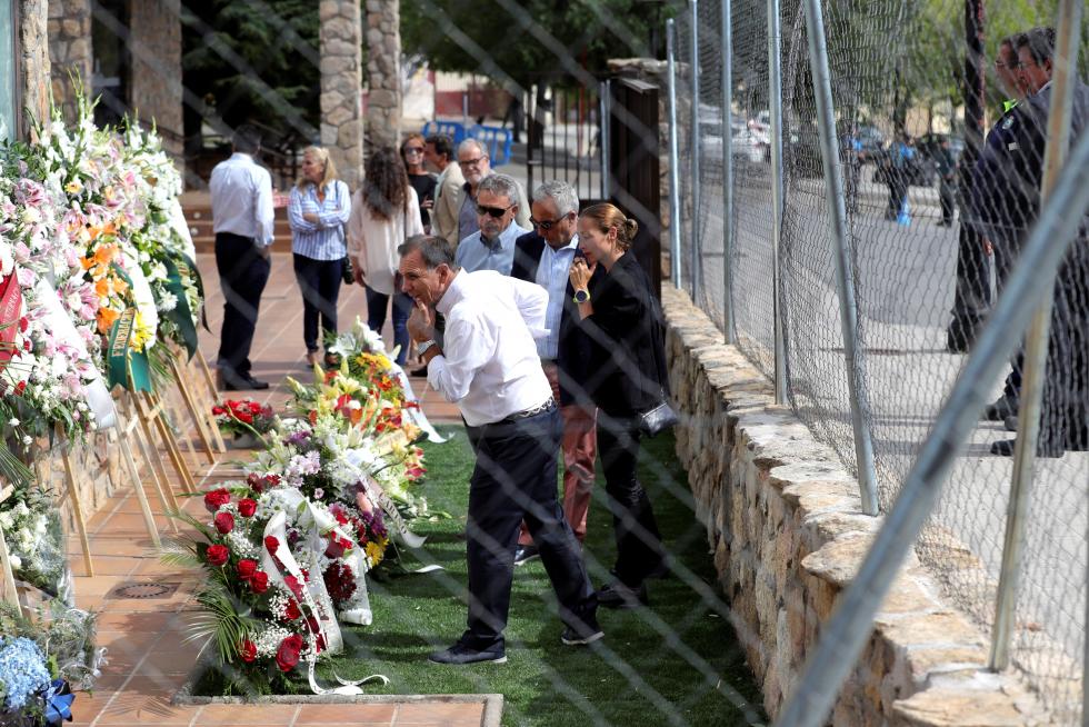 2.000 personas, acudieron al tanatorio de Cercedilla, donde fue instalada la capilla ardiente de Blanca, para dar el último adiós a la exdeportista encontrada muerta el jueves después de once días desaparecida.