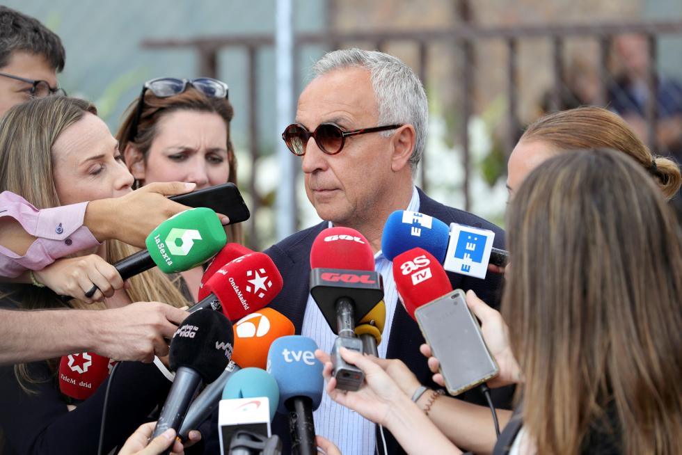 2.000 personas, acudieron al tanatorio de Cercedilla, donde fue instalada la capilla ardiente de Blanca, para dar el último adiós a la exdeportista encontrada muerta el jueves después de once días desaparecida.