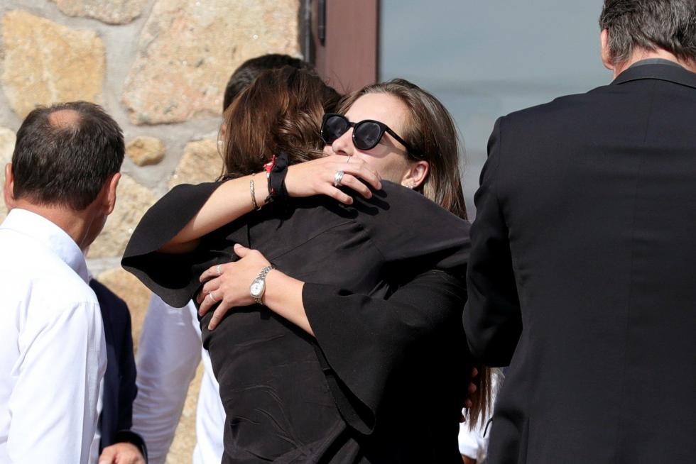 2.000 personas, acudieron al tanatorio de Cercedilla, donde fue instalada la capilla ardiente de Blanca, para dar el último adiós a la exdeportista encontrada muerta el jueves después de once días desaparecida.