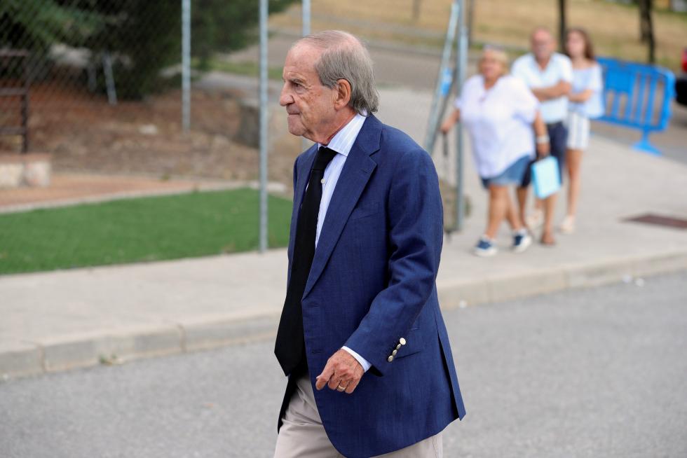 2.000 personas, acudieron al tanatorio de Cercedilla, donde fue instalada la capilla ardiente de Blanca, para dar el último adiós a la exdeportista encontrada muerta el jueves después de once días desaparecida.