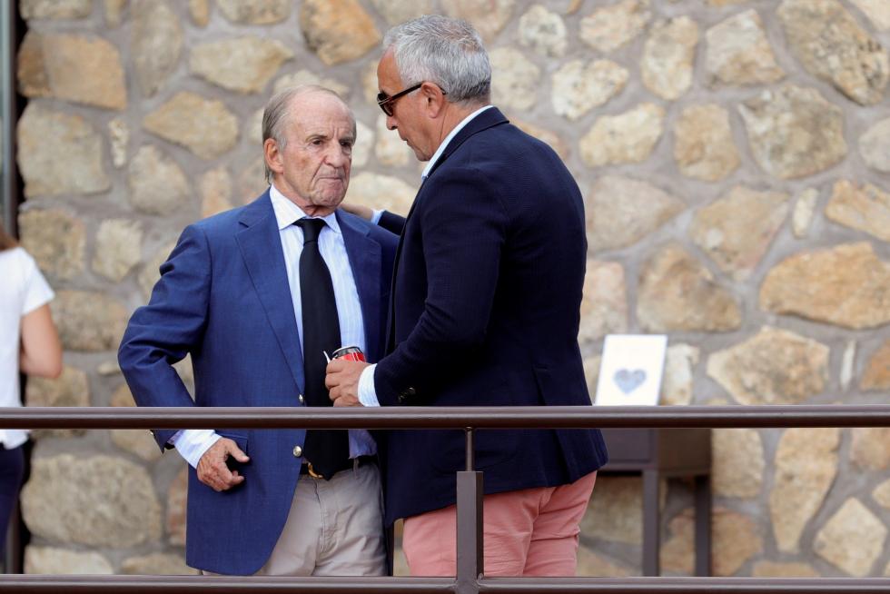 2.000 personas, acudieron al tanatorio de Cercedilla, donde fue instalada la capilla ardiente de Blanca, para dar el último adiós a la exdeportista encontrada muerta el jueves después de once días desaparecida.