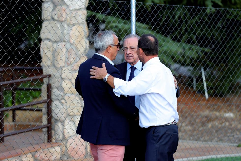 2.000 personas, acudieron al tanatorio de Cercedilla, donde fue instalada la capilla ardiente de Blanca, para dar el último adiós a la exdeportista encontrada muerta el jueves después de once días desaparecida.