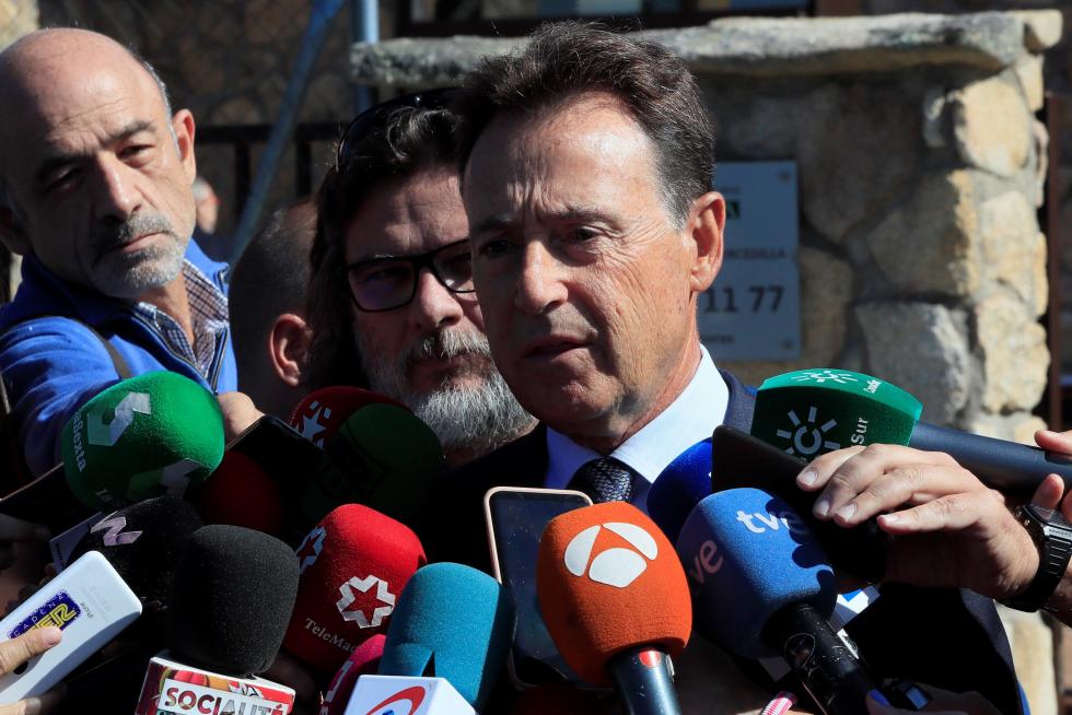 2.000 personas, acudieron al tanatorio de Cercedilla, donde fue instalada la capilla ardiente de Blanca, para dar el último adiós a la exdeportista encontrada muerta el jueves después de once días desaparecida.