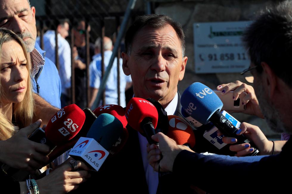 2.000 personas, acudieron al tanatorio de Cercedilla, donde fue instalada la capilla ardiente de Blanca, para dar el último adiós a la exdeportista encontrada muerta el jueves después de once días desaparecida.