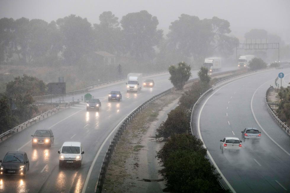 El temporal de lluvias en el levante español deja dos muertos, varios heridos y decenas de desalojados por las inundaciones.