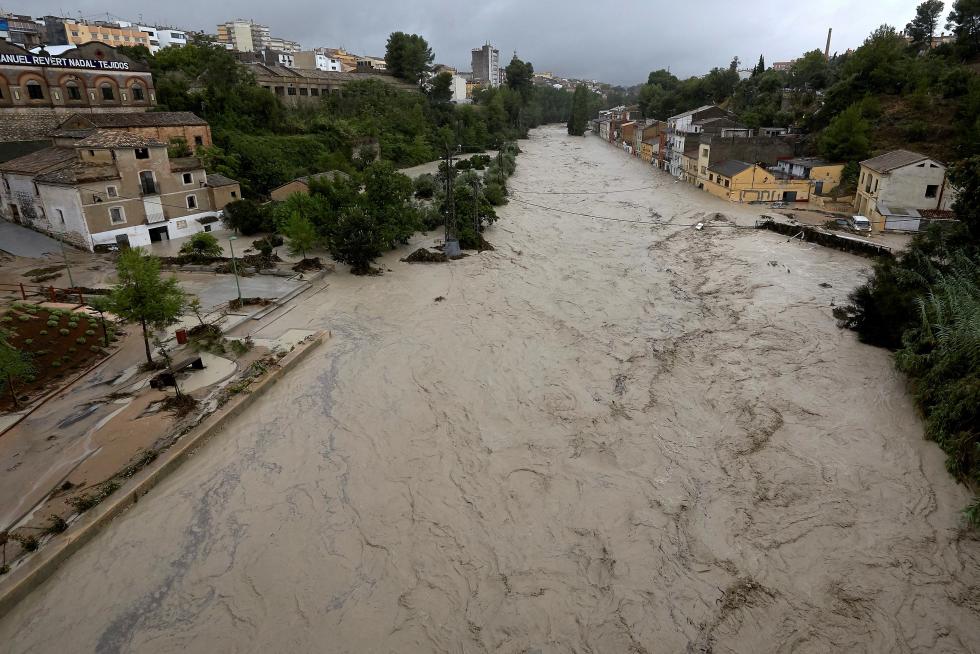 El temporal de lluvias en el levante español deja dos muertos, varios heridos y decenas de desalojados por las inundaciones.