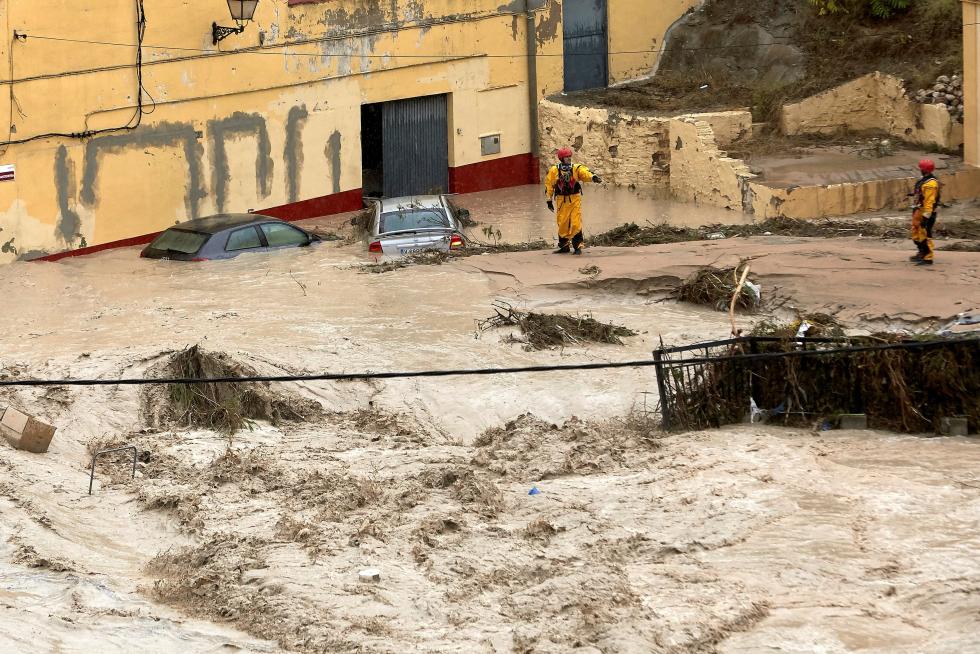 El temporal de lluvias en el levante español deja dos muertos, varios heridos y decenas de desalojados por las inundaciones.