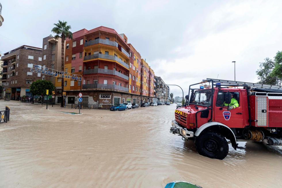 El temporal de lluvias en el levante español deja dos muertos, varios heridos y decenas de desalojados por las inundaciones.