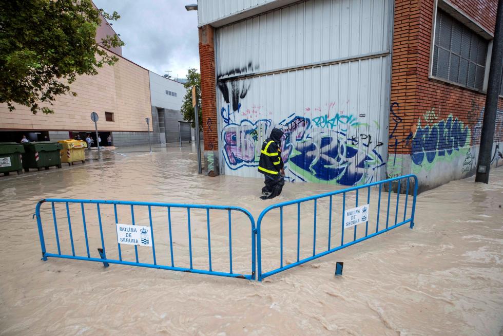 El temporal de lluvias en el levante español deja dos muertos, varios heridos y decenas de desalojados por las inundaciones.