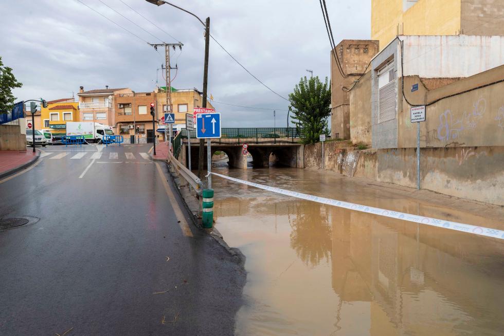 El temporal de lluvias en el levante español deja dos muertos, varios heridos y decenas de desalojados por las inundaciones.