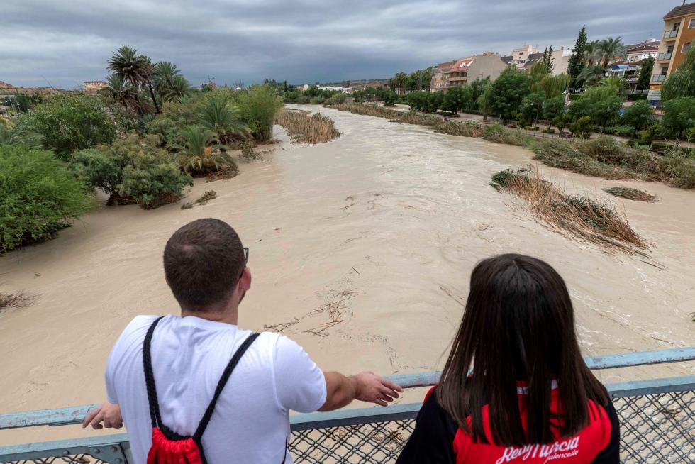 El temporal de lluvias deja dos muertos, varios heridos y decenas de desalojados en el este peninsular. Las provincias más afectadas son Valencia, Alicante y Murcia.