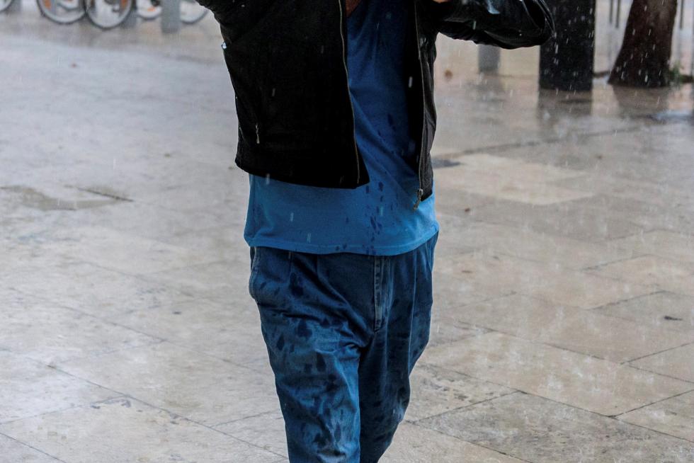 El temporal de lluvias deja dos muertos, varios heridos y decenas de desalojados en el este peninsular. Las provincias más afectadas son Valencia, Alicante y Murcia.
