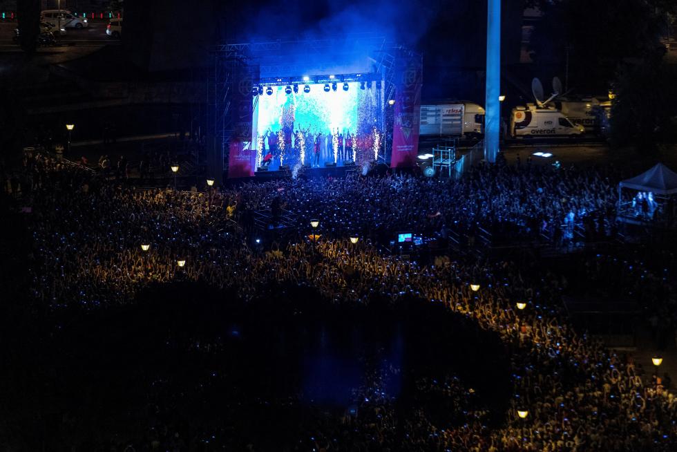 Jugadores y cuerpo técnico de la selección española de baloncesto durante la celebración esta noche en la madrileña plaza de Colón