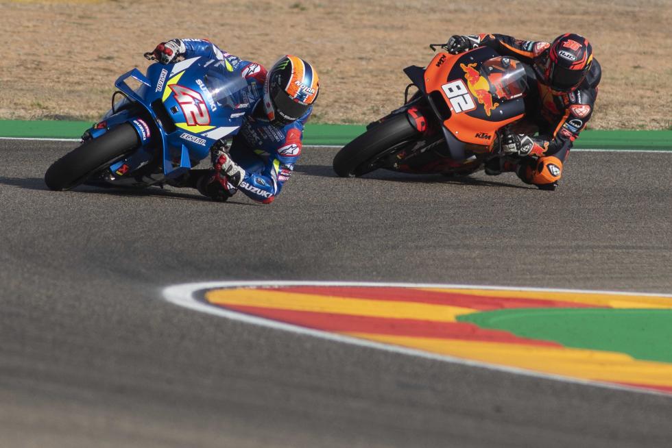 El español Marc Márquez (Repsol Honda RC 213 V) lideró con autoridad la primera jornada de entrenamientos del Gran Premio de Aragón de MotoGP en el circuito Motorland de Alcañiz en la que se pudo apreciar que los principales pilotos de Yamaha se perfilan con sus principales rivales.