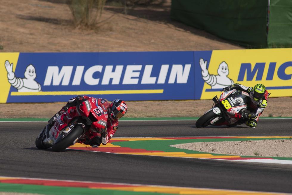 El español Marc Márquez (Repsol Honda RC 213 V) lideró con autoridad la primera jornada de entrenamientos del Gran Premio de Aragón de MotoGP en el circuito Motorland de Alcañiz en la que se pudo apreciar que los principales pilotos de Yamaha se perfilan con sus principales rivales.