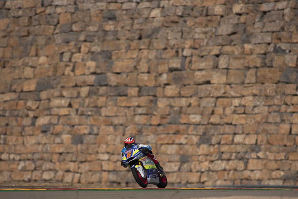 El español Marc Márquez (Repsol Honda RC 213 V) lideró con autoridad la primera jornada de entrenamientos del Gran Premio de Aragón de MotoGP en el circuito Motorland de Alcañiz en la que se pudo apreciar que los principales pilotos de Yamaha se perfilan con sus principales rivales.