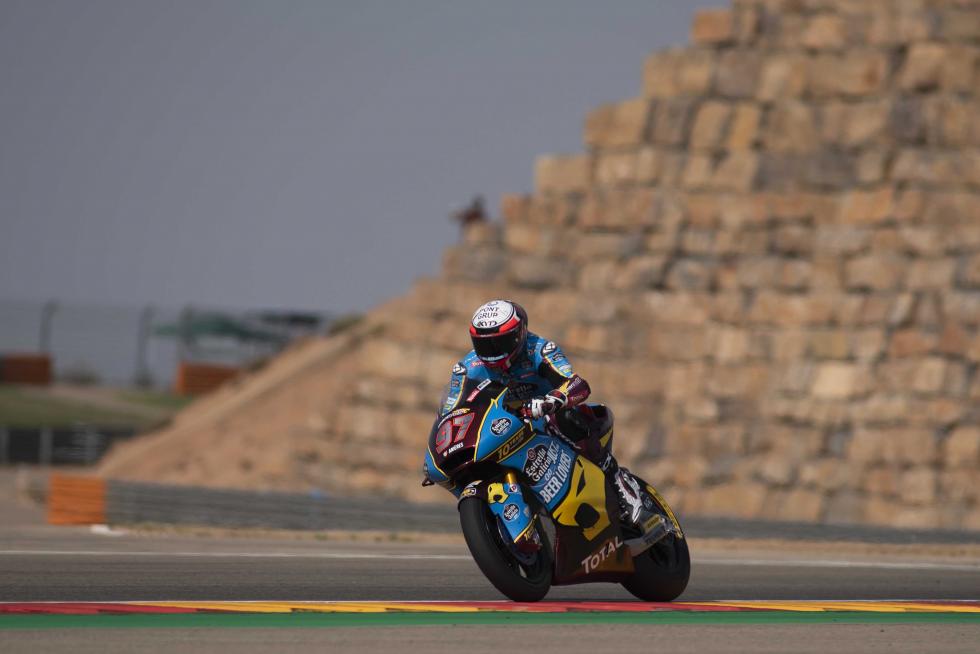 El español Marc Márquez (Repsol Honda RC 213 V) lideró con autoridad la primera jornada de entrenamientos del Gran Premio de Aragón de MotoGP en el circuito Motorland de Alcañiz en la que se pudo apreciar que los principales pilotos de Yamaha se perfilan con sus principales rivales.