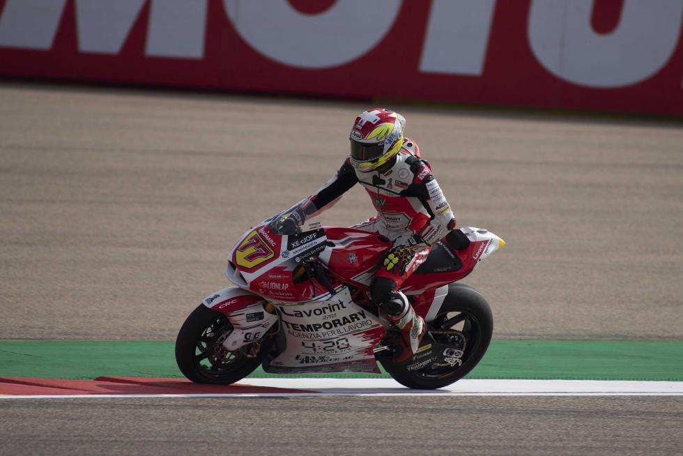 El español Marc Márquez (Repsol Honda RC 213 V) lideró con autoridad la primera jornada de entrenamientos del Gran Premio de Aragón de MotoGP en el circuito Motorland de Alcañiz en la que se pudo apreciar que los principales pilotos de Yamaha se perfilan con sus principales rivales.