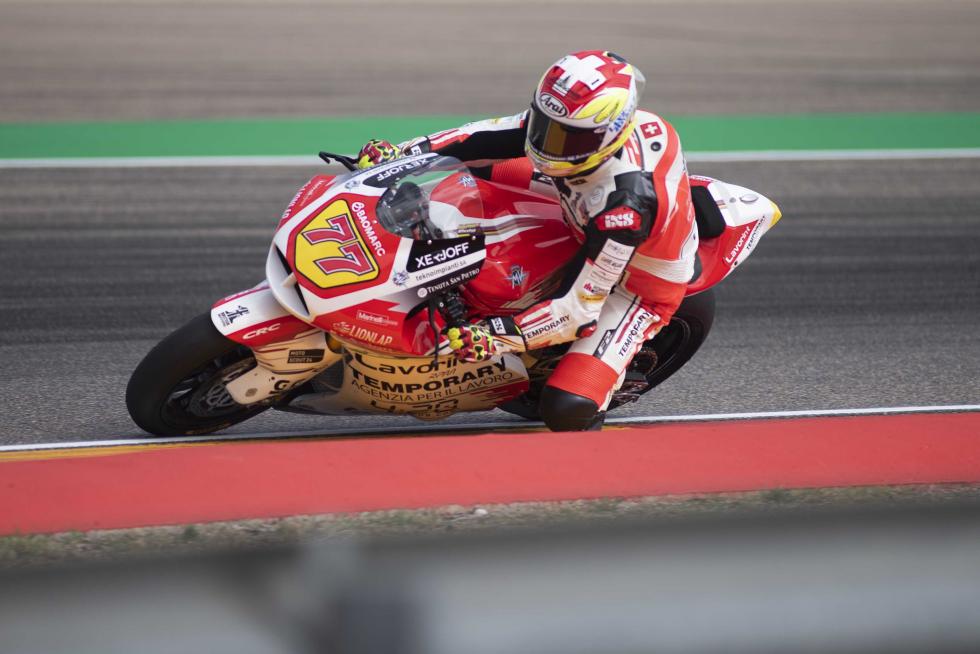 El español Marc Márquez (Repsol Honda RC 213 V) lideró con autoridad la primera jornada de entrenamientos del Gran Premio de Aragón de MotoGP en el circuito Motorland de Alcañiz en la que se pudo apreciar que los principales pilotos de Yamaha se perfilan con sus principales rivales.