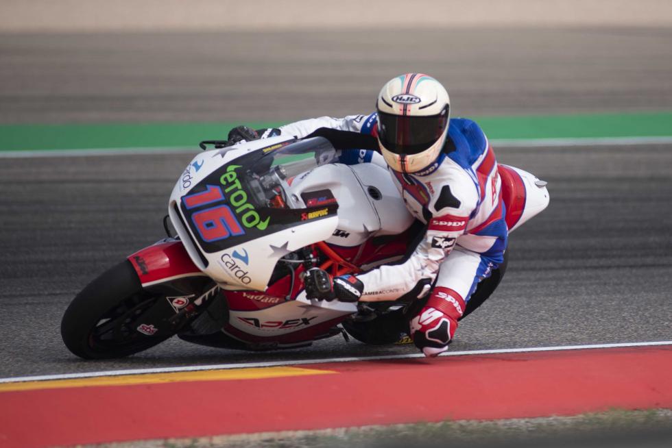 El español Marc Márquez (Repsol Honda RC 213 V) lideró con autoridad la primera jornada de entrenamientos del Gran Premio de Aragón de MotoGP en el circuito Motorland de Alcañiz en la que se pudo apreciar que los principales pilotos de Yamaha se perfilan con sus principales rivales.