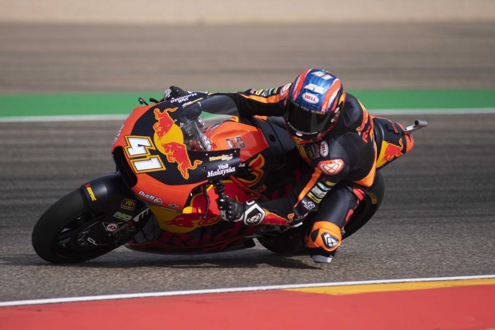 El español Marc Márquez (Repsol Honda RC 213 V) lideró con autoridad la primera jornada de entrenamientos del Gran Premio de Aragón de MotoGP en el circuito Motorland de Alcañiz en la que se pudo apreciar que los principales pilotos de Yamaha se perfilan con sus principales rivales.
