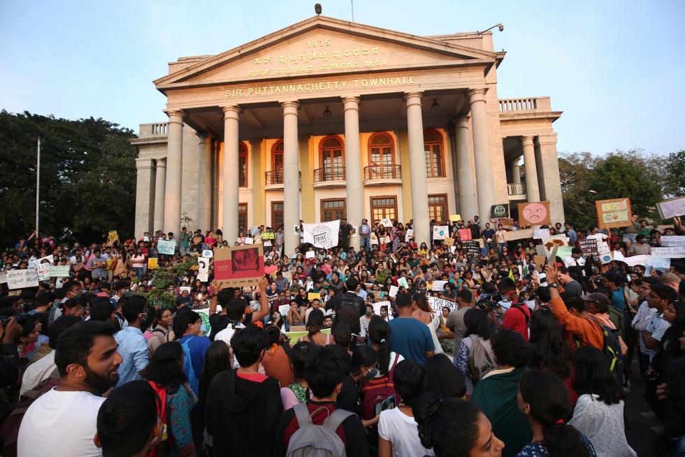 Lahore (Pakistan), 20/09/2019.- People participate in a climate march, organised by Climate Action Now, in Lahore, Pakistan, 20 September 2019. Millions of people around the world from Sydney to Bangkok and Berlin to New York took to the streets calling for urgent action to tackle the climate crisis ahead of a United Nations summit this weekend. (Protestas, Nueva York) EFE/EPA/RAHAT DAR Global Climate protest in Karachi
