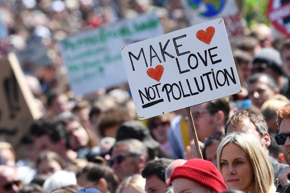 Kiev (Ukraine), 20/09/2019.- Ukrainians hold placards during the Global Climate strike in Kiev, Ukraine, 20 September 2019. People around the world are taking part in protests demanding action on climate issues. (Protestas, Ucrania) EFE/EPA/SERGEY DOLZHENKO Global Climate Strike in Ukraine