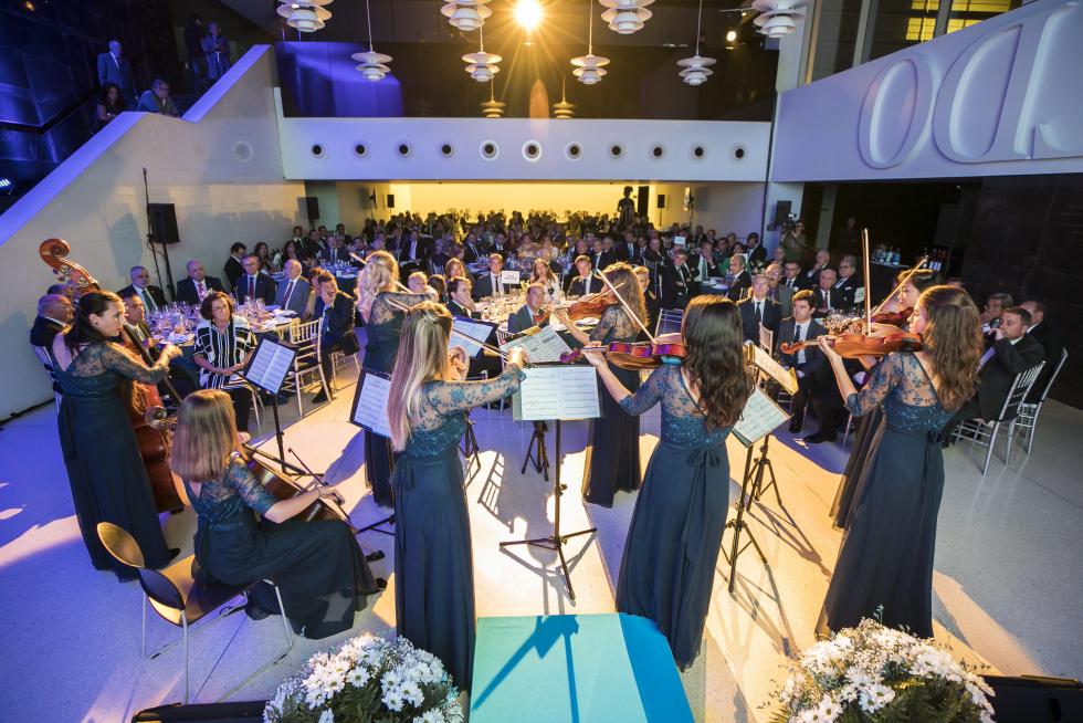La Delica Chamber Orchestra actuó durante la entrega de premios en Villanueva de Gállego.